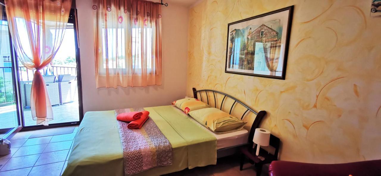 Studio Apartment Lela Ližnjan Exterior foto